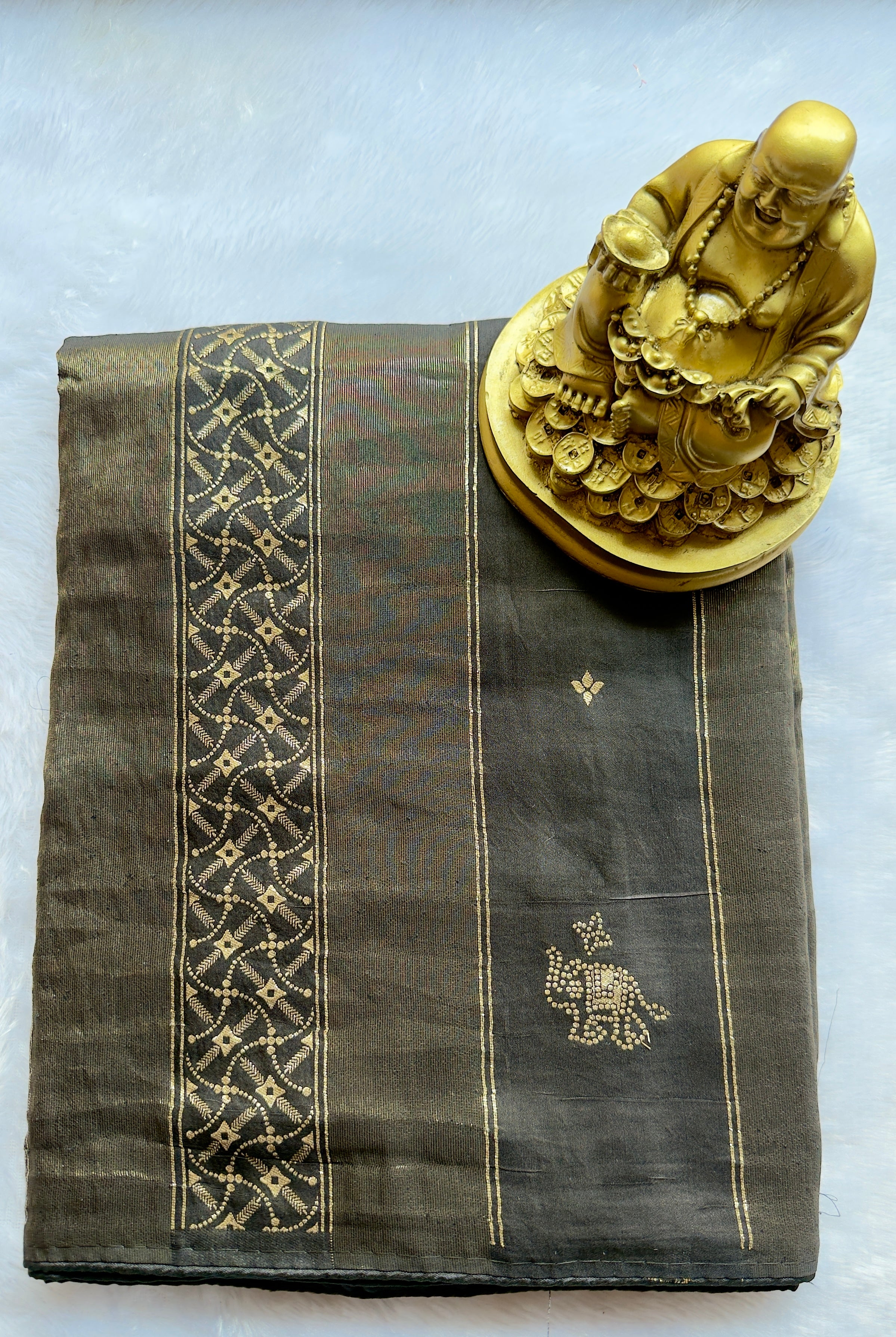 Dola Panal with Elephant butta No Border