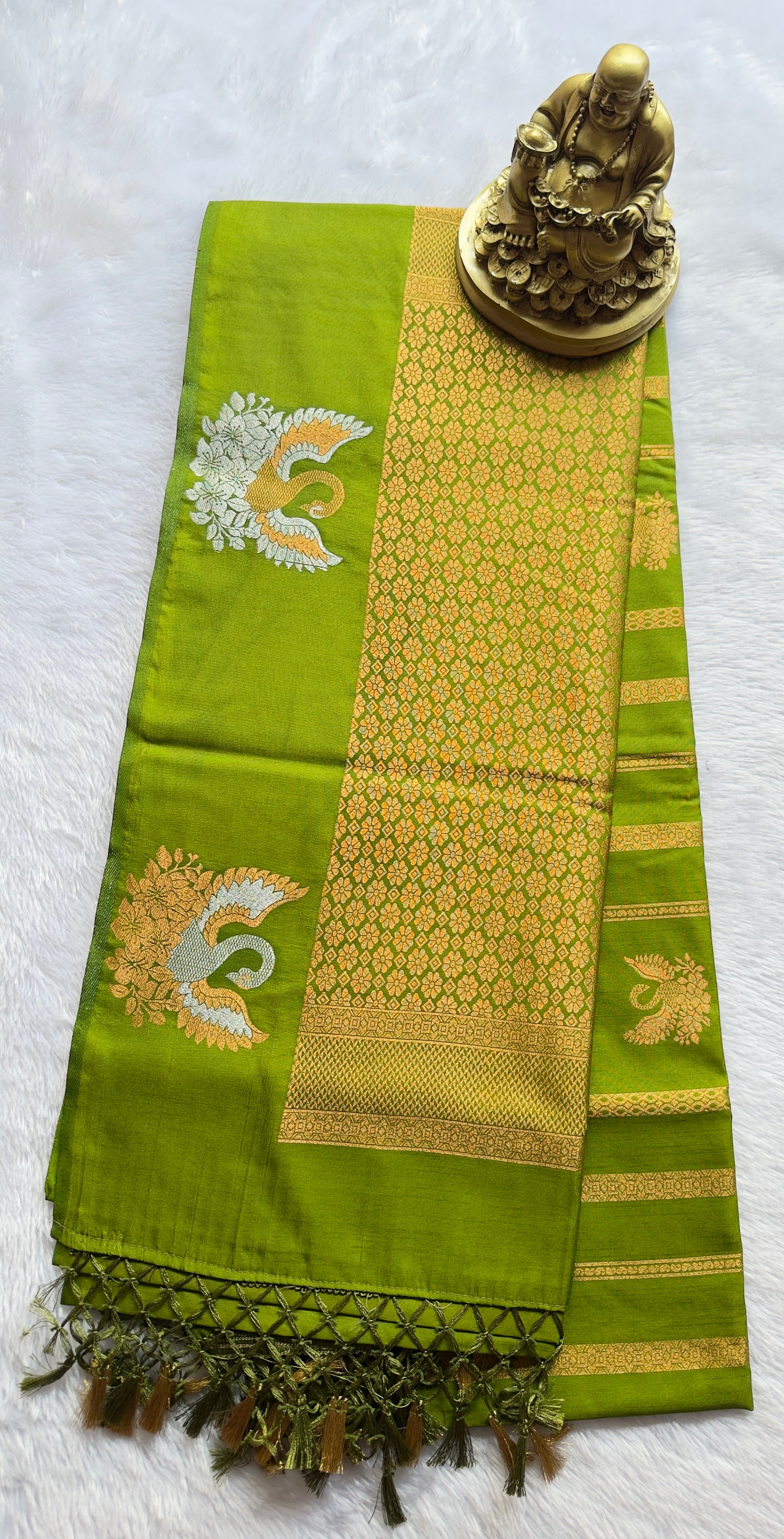 Dola Panal Body with Hamsa motif Border