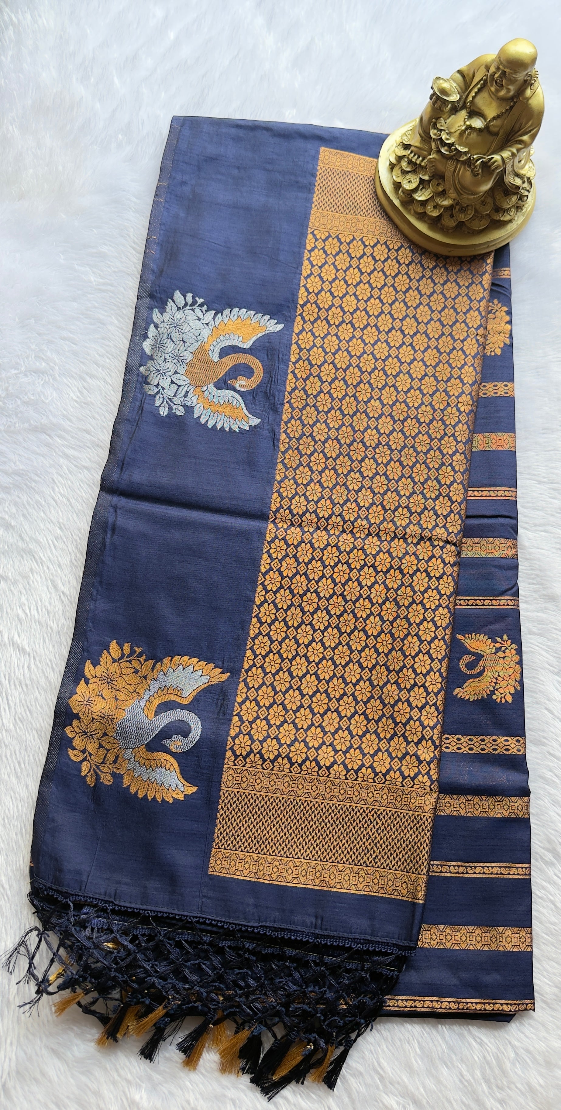 Dola Panal Body with Hamsa motif Border