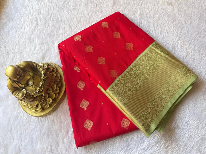 Kanchi weaving Butta And Flower Border With Rich Pallu