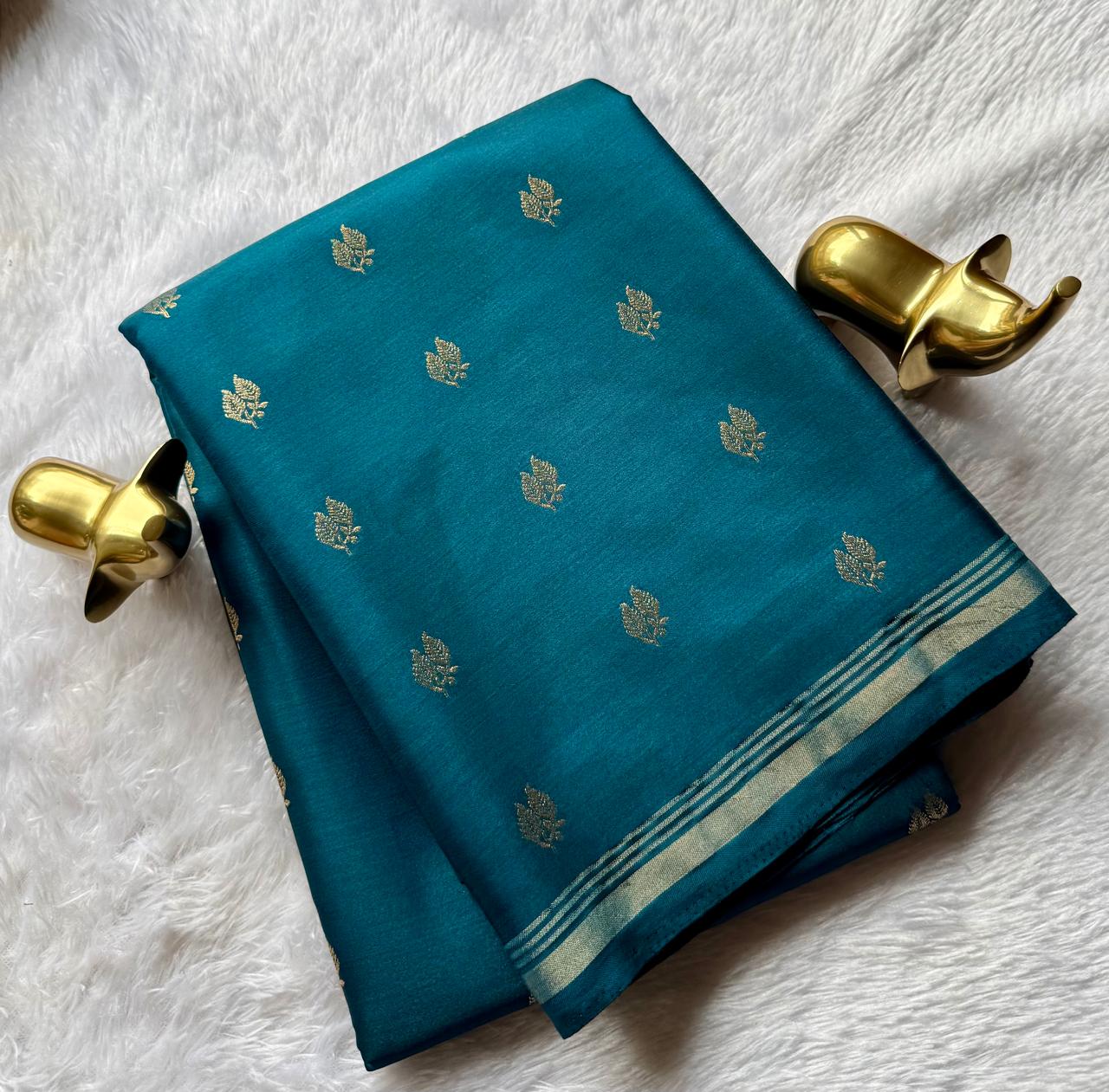 Gajji Silk Double Leaf Butta With Small Border