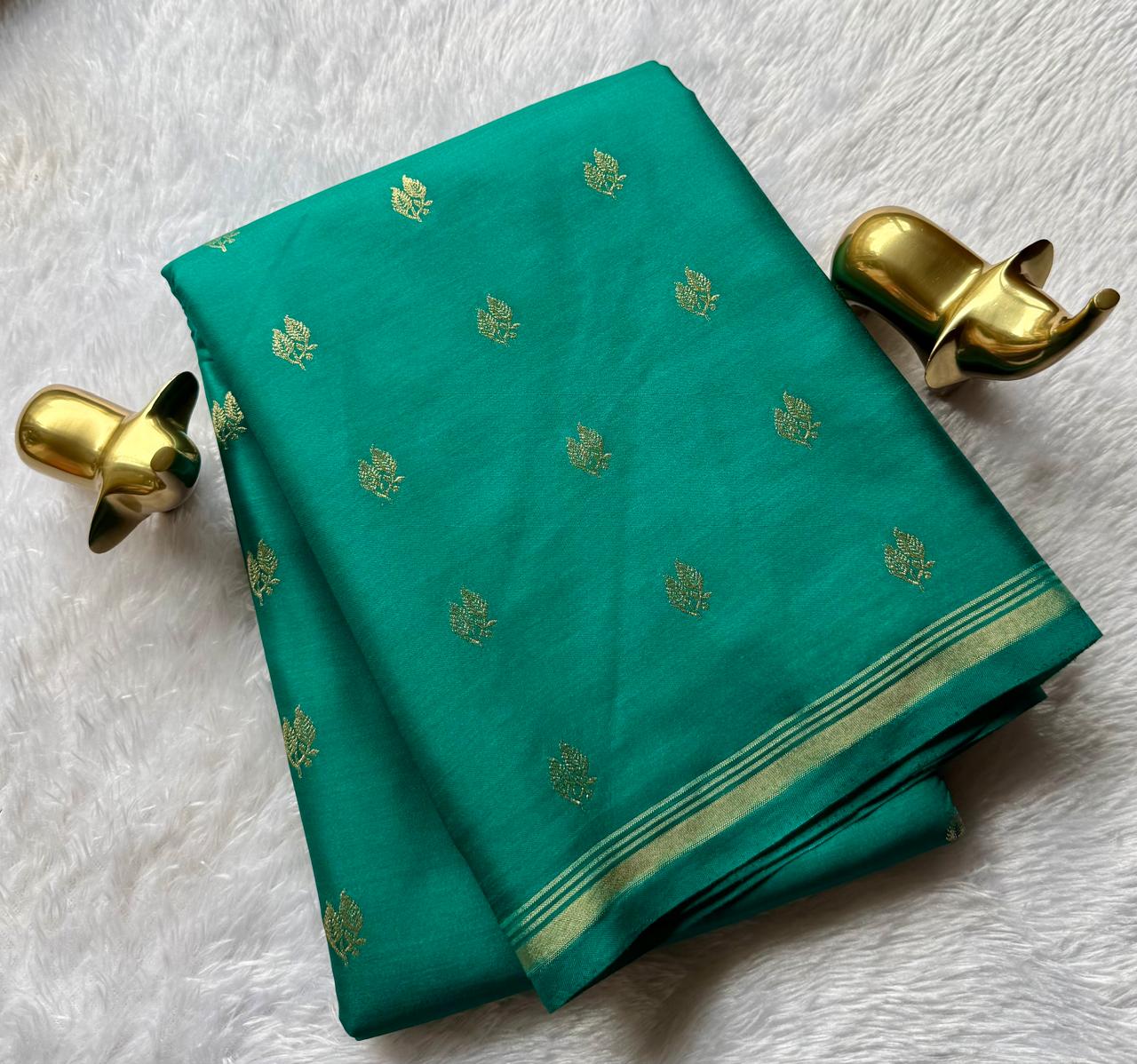 Gajji Silk Double Leaf Butta With Small Border